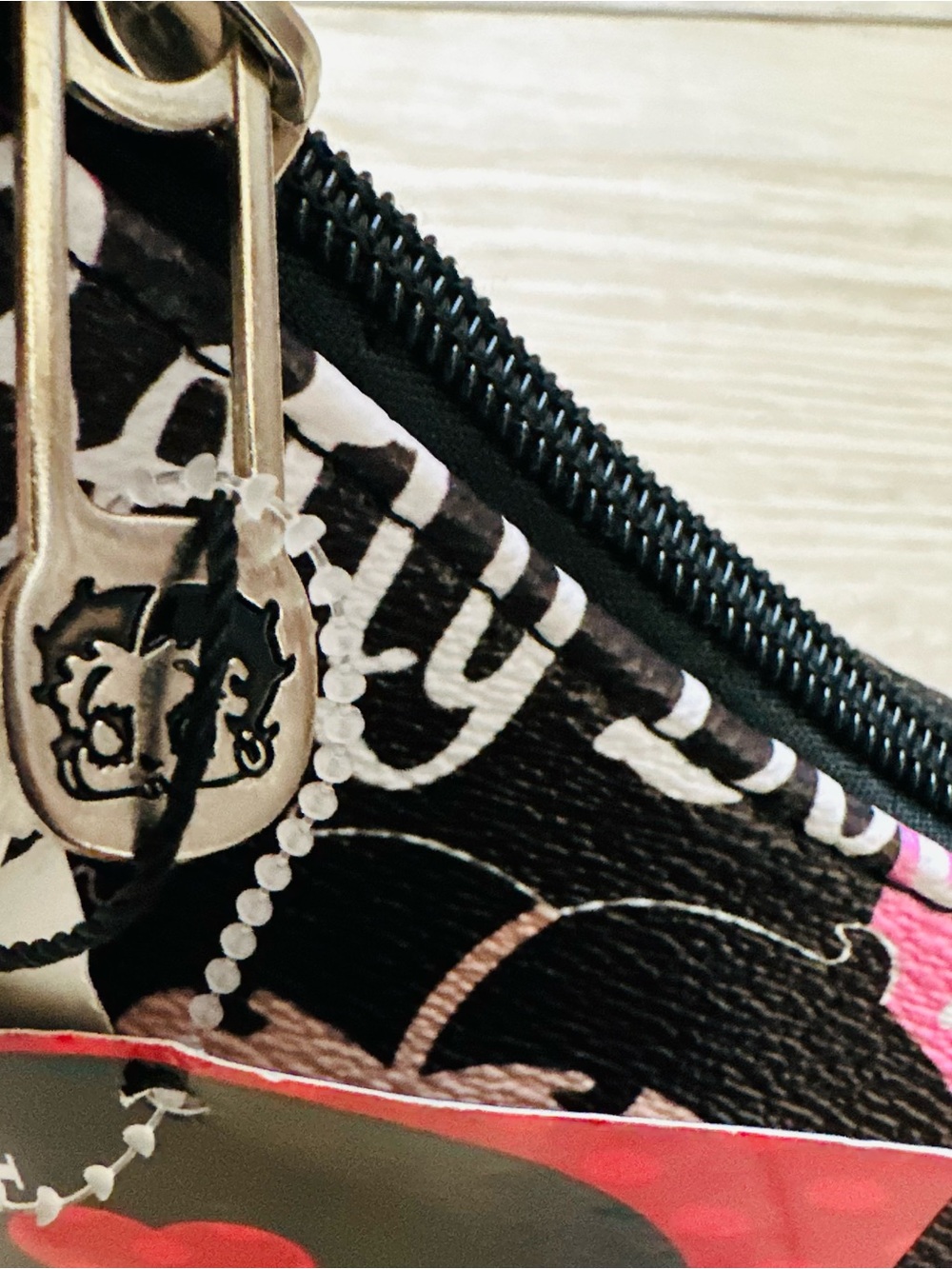 Betty Boop Black and Pink Graphic Shoulder Bag - Picture 6 of 7